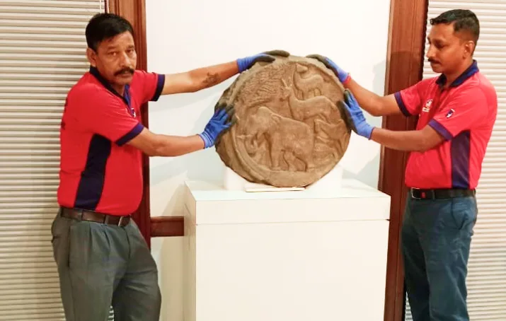 Star Worldwide Group crew handling a major exhibition installation